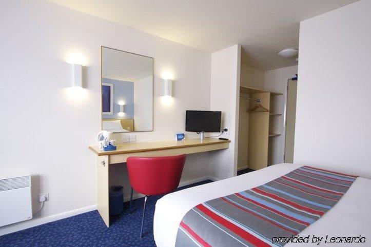 Travelodge Aberdeen Central Buitenkant foto