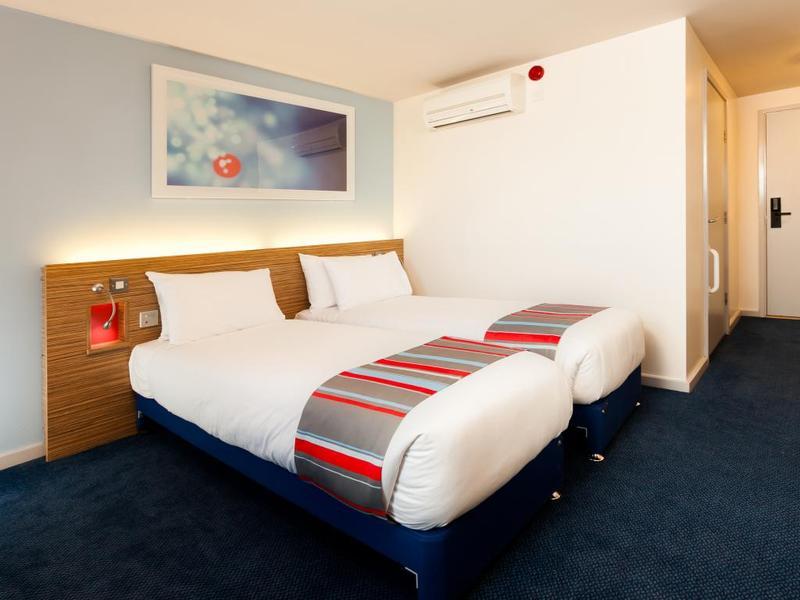 Travelodge Aberdeen Central Buitenkant foto